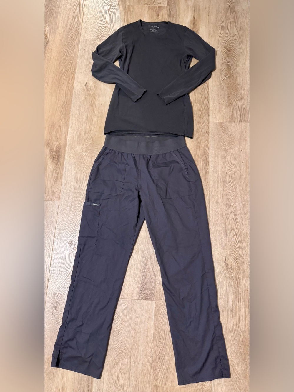 Landau sz med pewter gray scrub bottoms, med long sleeve scrub top, women’s, EUC